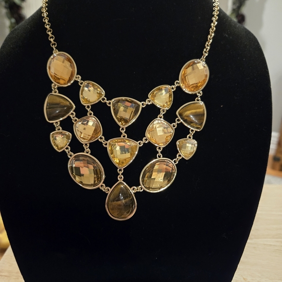 Jewelry - Elegant Gold Statement Necklace